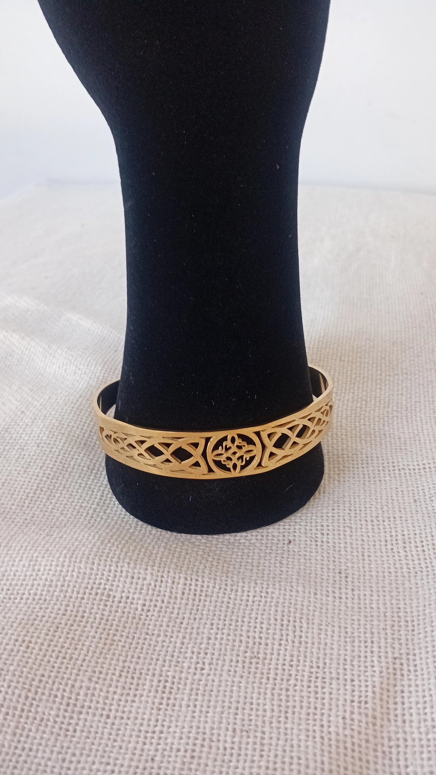 Pulsera dorada simbología Celta