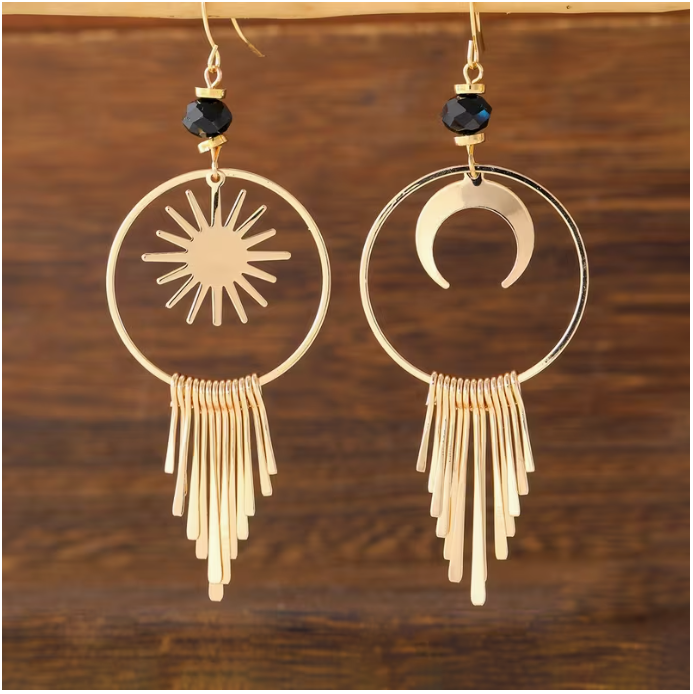 Aretes “Sol y Luna Tribal” energía dorada en movimiento