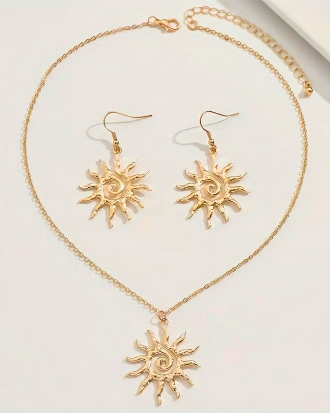 Conjunto de Collar y Aretes con Colgante de Girasol Místico