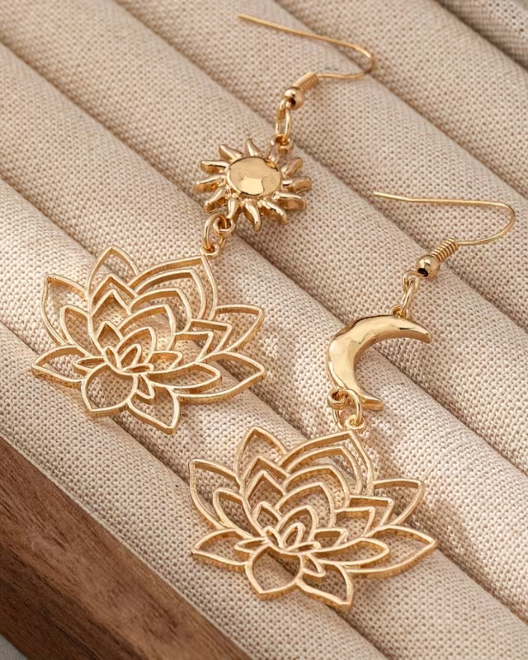 Pendientes Loto Sol y Luna – Estilo Bohemio Dorado