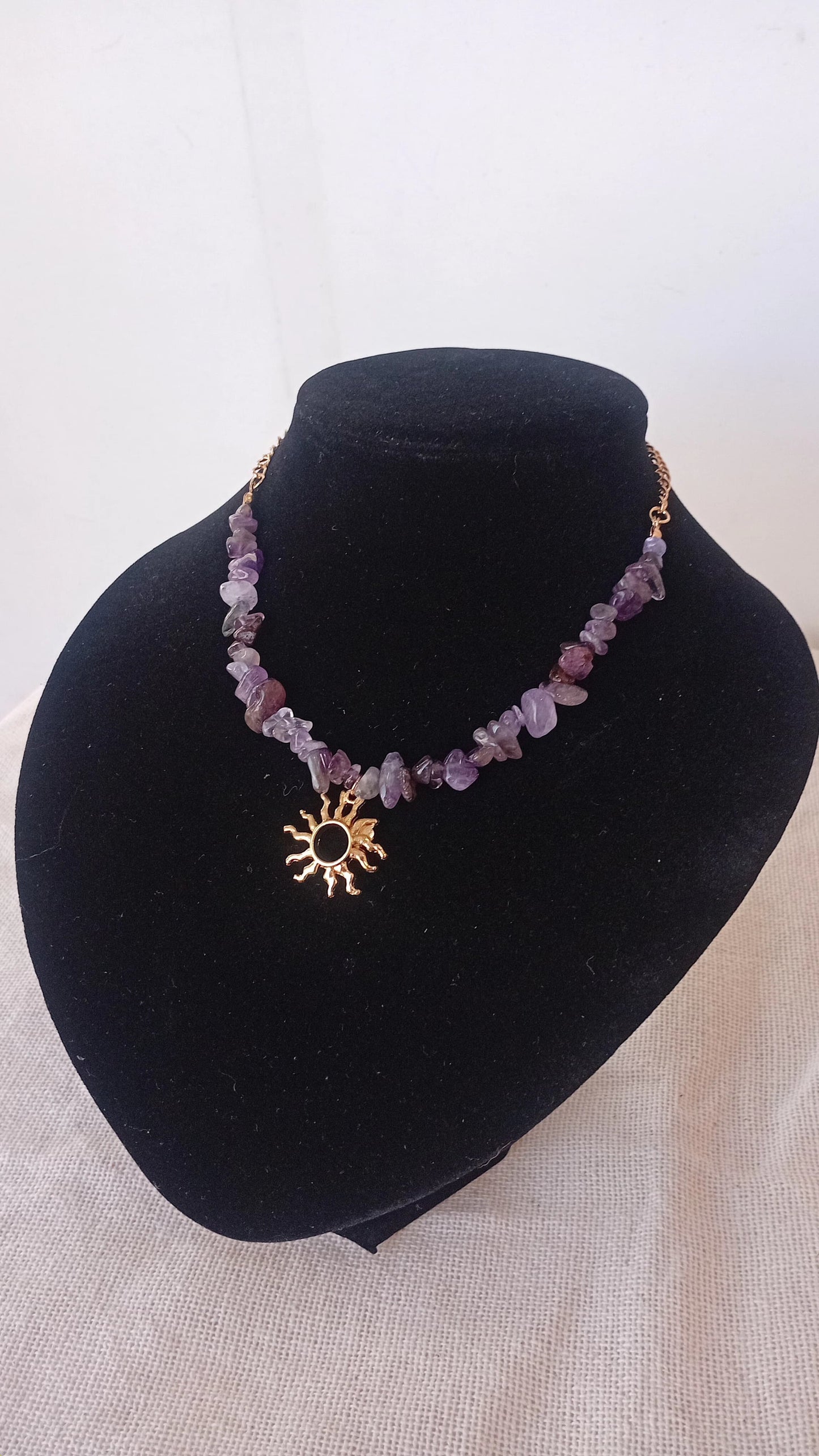 Collar de Amatista + dije dorado de Sol