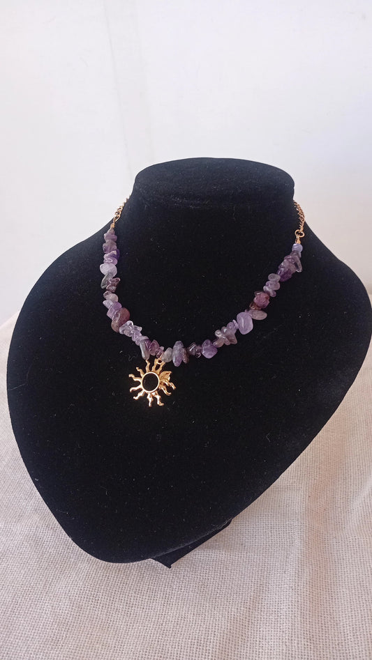 Collar de Amatista + dije dorado de Sol