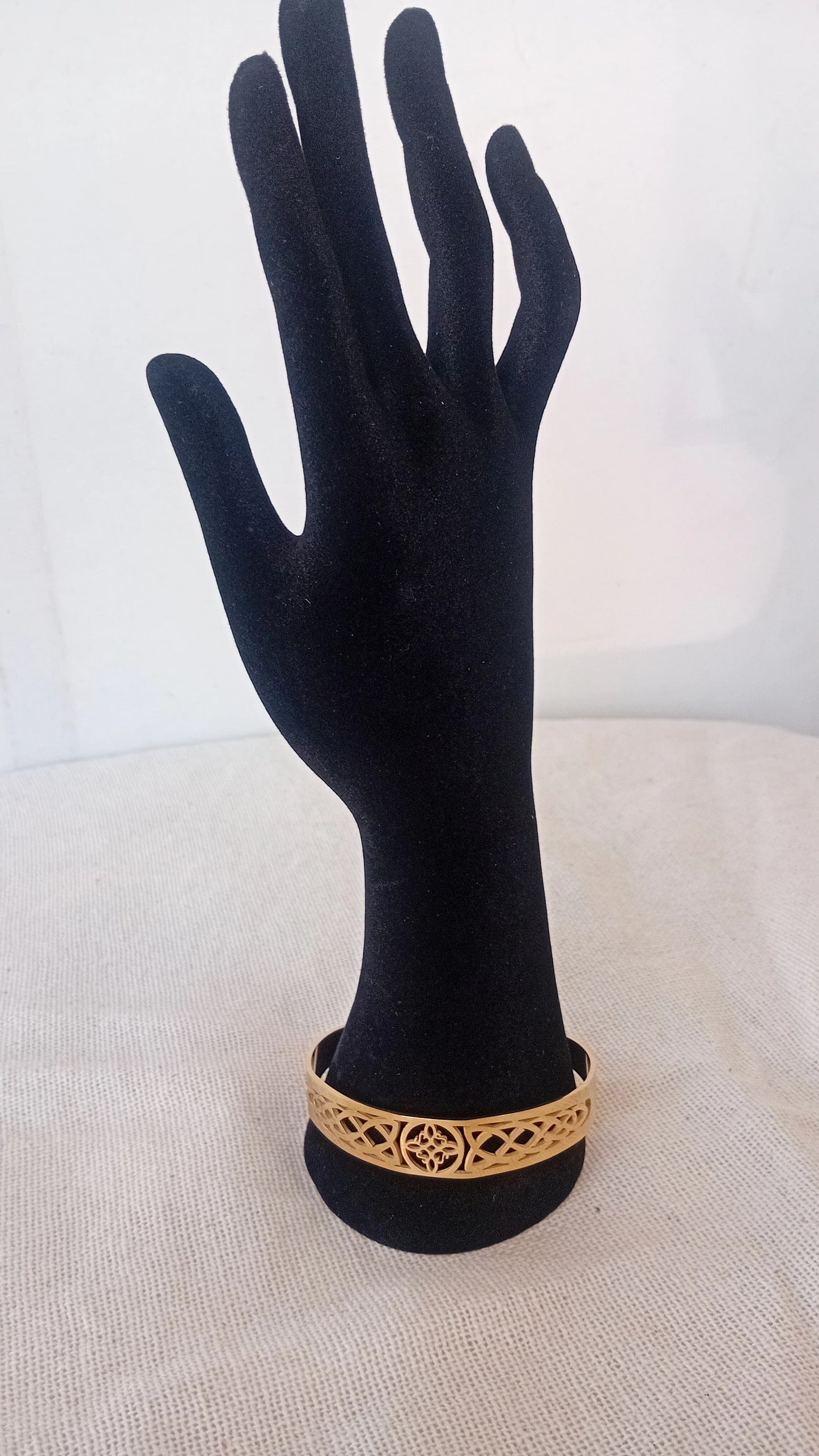 Pulsera dorada simbología Celta