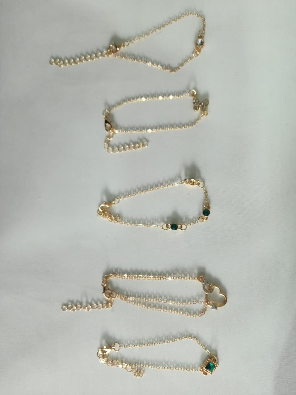 Pulseras Doradas “Destellos Sutiles” – Belleza Minimalista con Intención