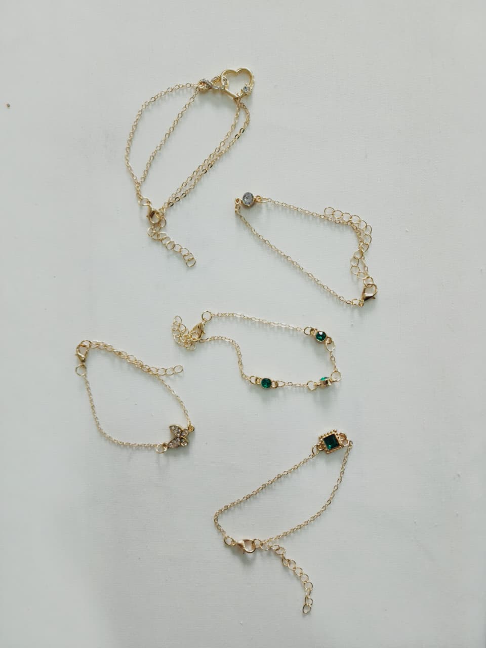 Pulseras Doradas “Destellos Sutiles” – Belleza Minimalista con Intención
