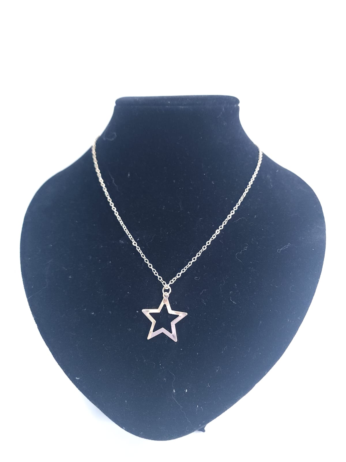 Collar “Estrella Vacía” – Brilla desde el Silencio