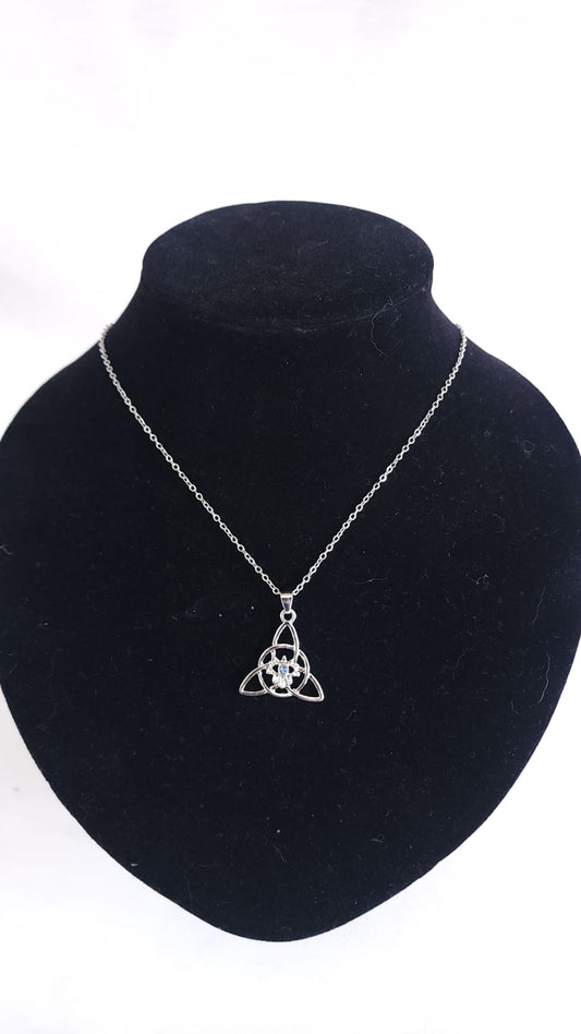✨ Collar Nudo Celta con Sol Central