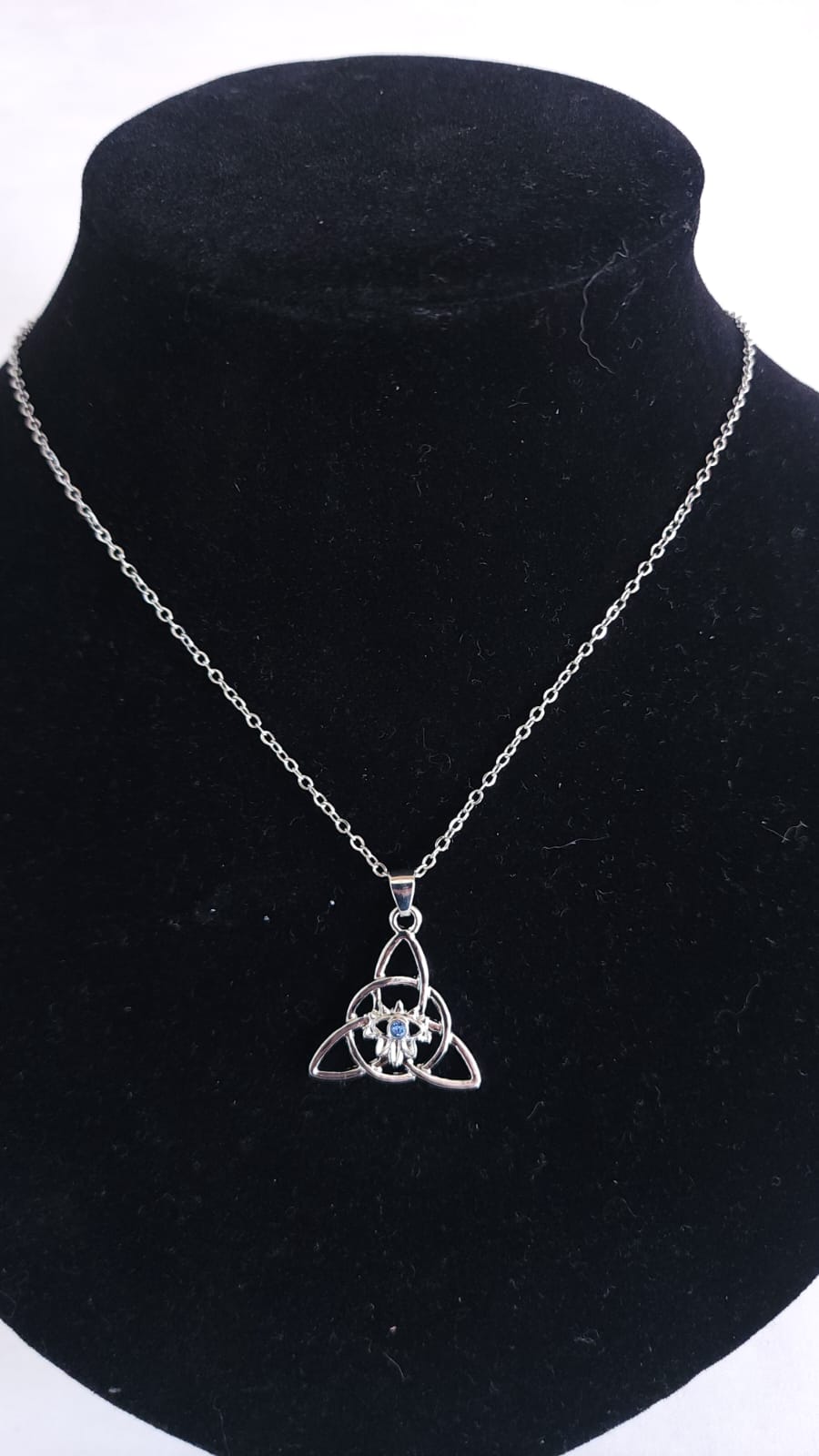 ✨ Collar Nudo Celta con Sol Central